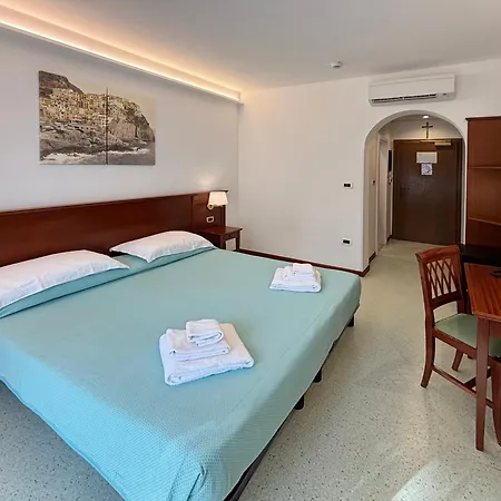 Hotel Villa Adriana Monterosso al Mare Exterior photo