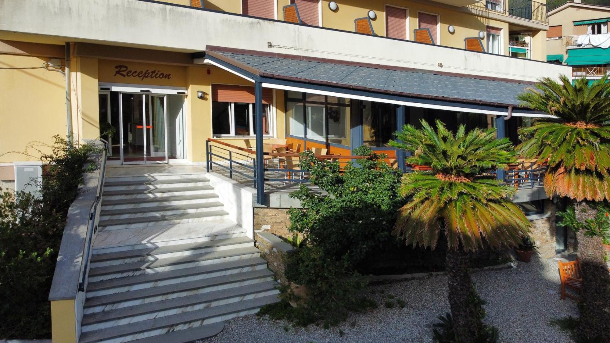 Adriana Hotel 3*